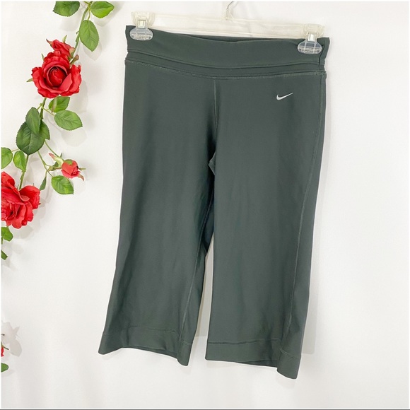 loose fitting workout capris